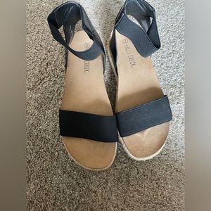 Falls creek sandals size 7